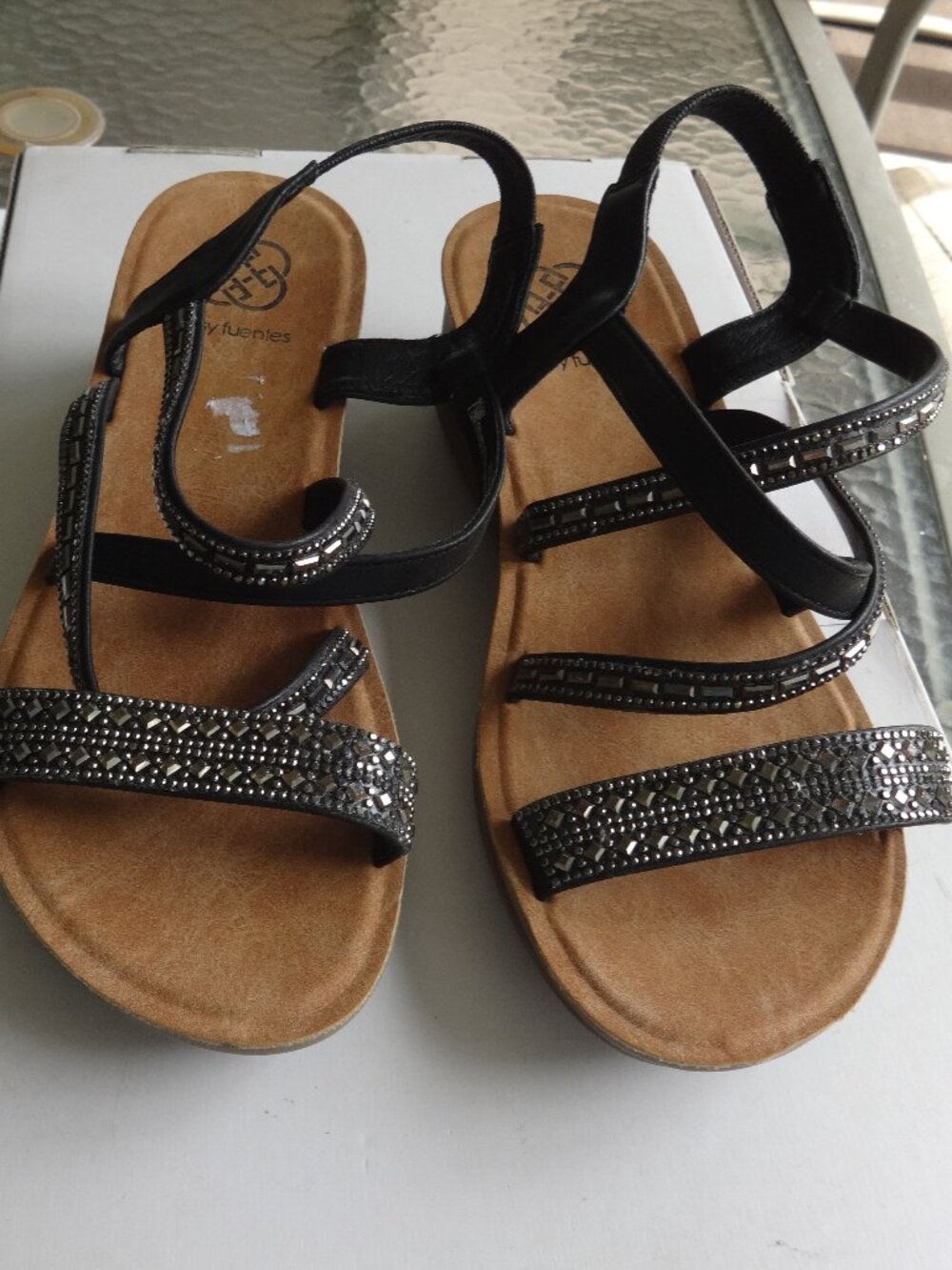 Daisy Fuentes women's sandals size 7.5 Wide, black with rhinestone inlay straps,